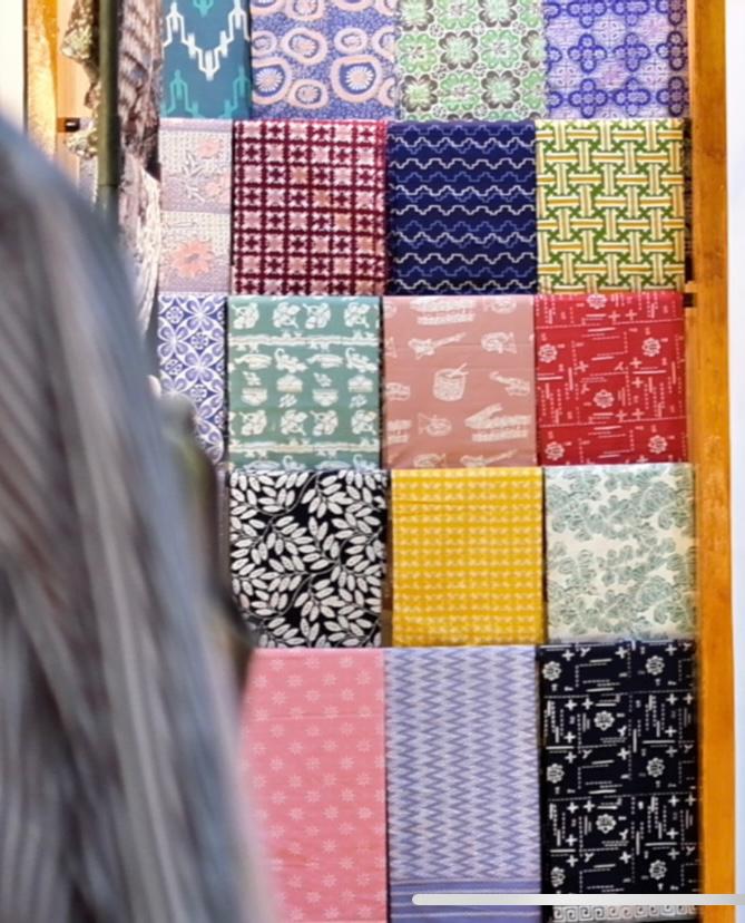 Koleksi Dress/Pakaian